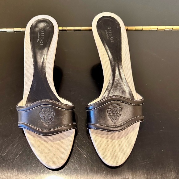 Authentic Vintage Rare Luxury Minimalist Hysteria Crest Gucci Sandals - Picture 3 of 17